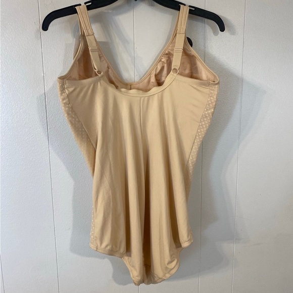 Bali Women’s Shapewear Firm Control Body Shaper Built-in Minimizer NWT  42DDD - Picture 11 of 11